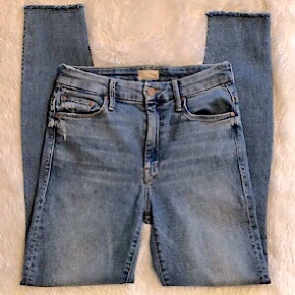 “Like New” MOTHER High-Waisted Looker Ankle Fray Jean - Picture 4 of 10